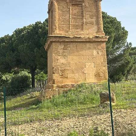 Agora Sulla Via Dei Templi לינה וארוחת בוקר אגריג'נטו